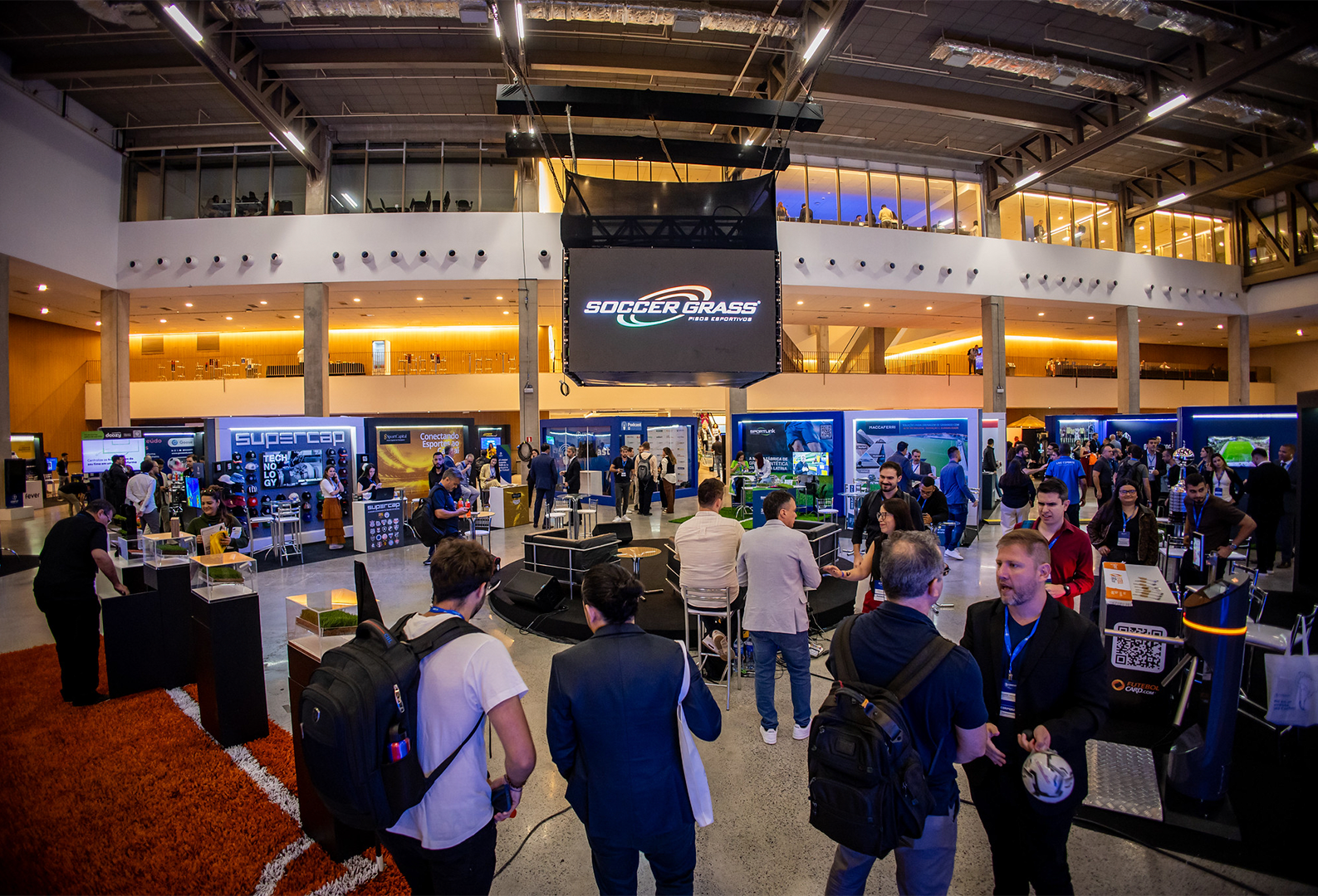 Momento da Confut — feira e estandes